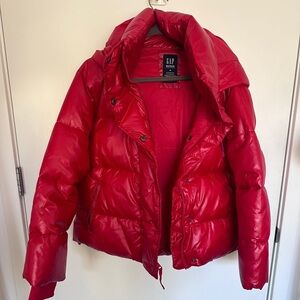 ❤️‍🔥Red Gap Puffer coat sz Medium ❤️‍🔥